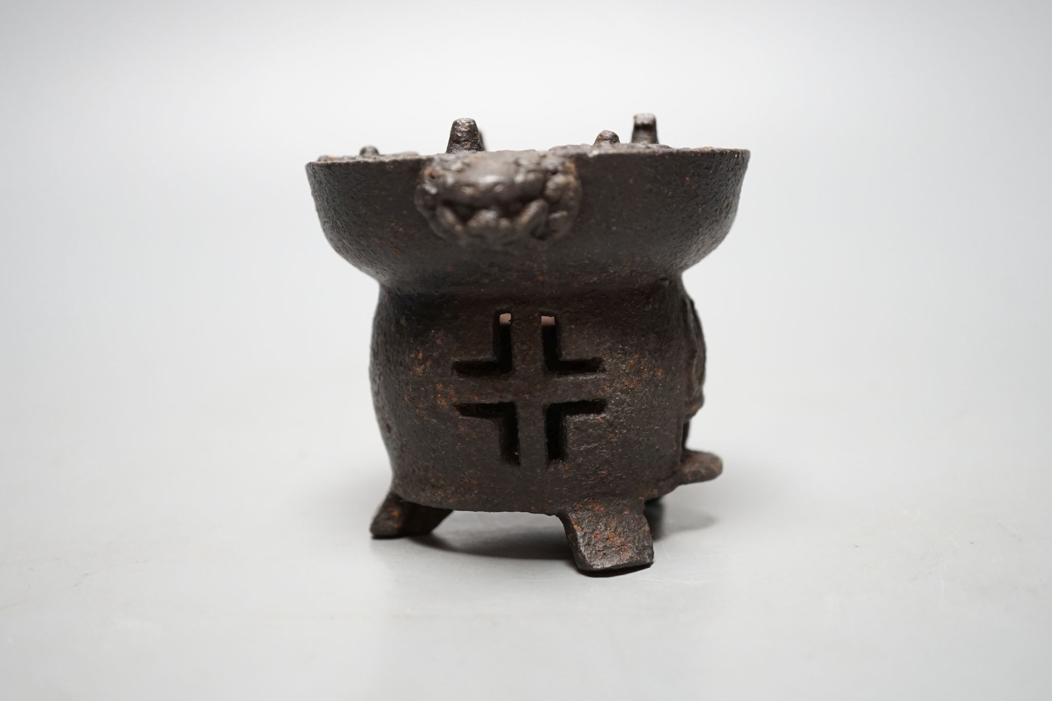 A Japanese cast iron burner stand, 6.5 cms high.